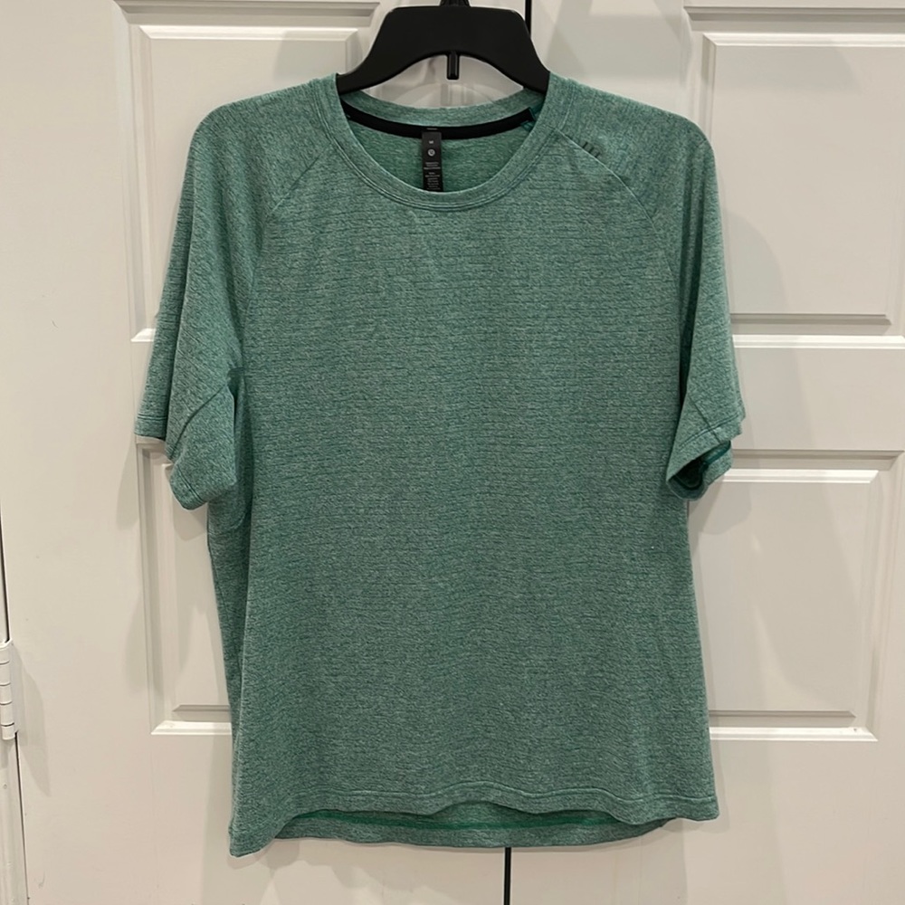 Lululemon men’s dry sense short sleeve shirt size medium